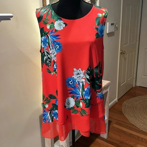 Vince Camuto Tops - #32 Gorgeous Vince Camuto Red Floral Sleeveless Top Sz Large